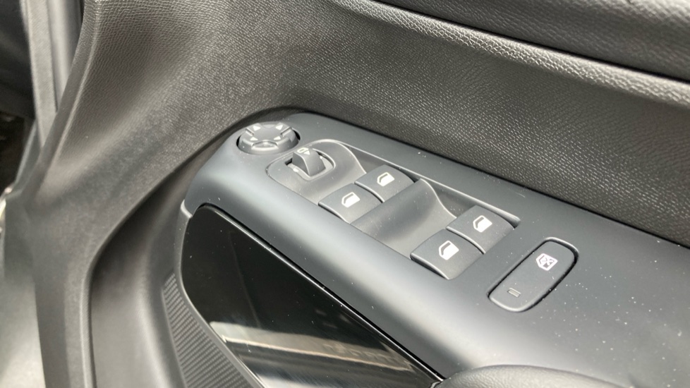 Citroen C5 Aircross 1.2 PureTech Shine 5dr EAT8 Petrol Hatchback - Image 28