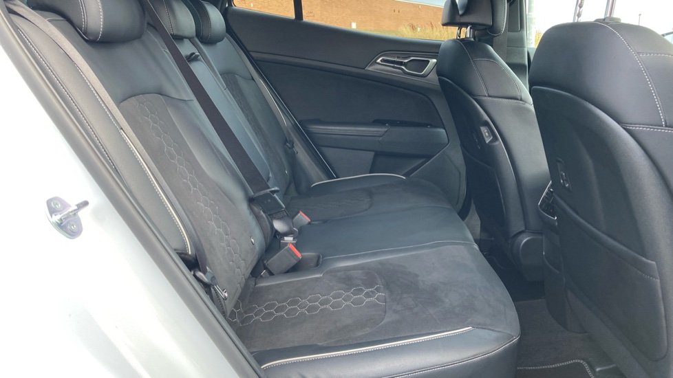 Kia Sportage 1.6T GDi 207 HEV GT-Line 5dr Auto Hybrid Estate - Image 16