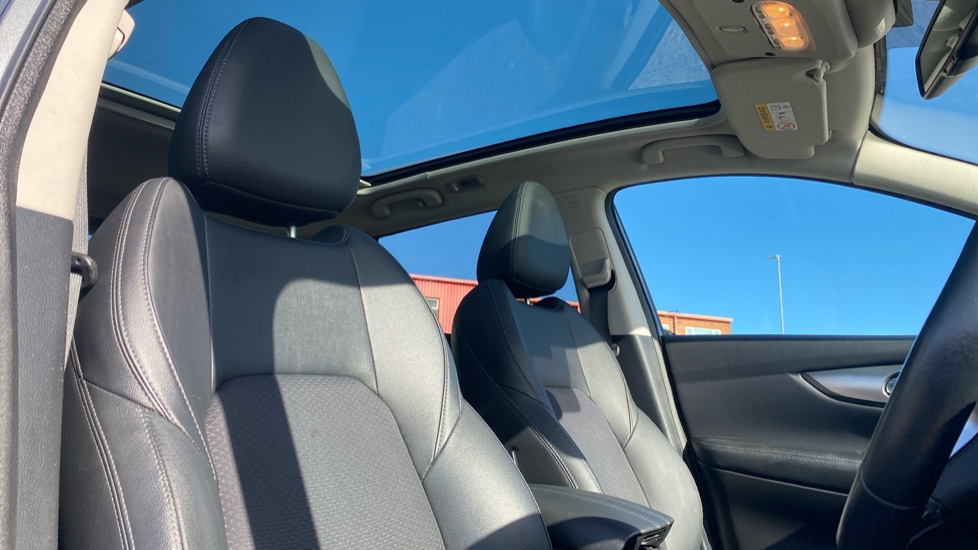 Nissan Qashqai 1.3 DiG-T Tekna 5dr Petrol Hatchback - Image 25