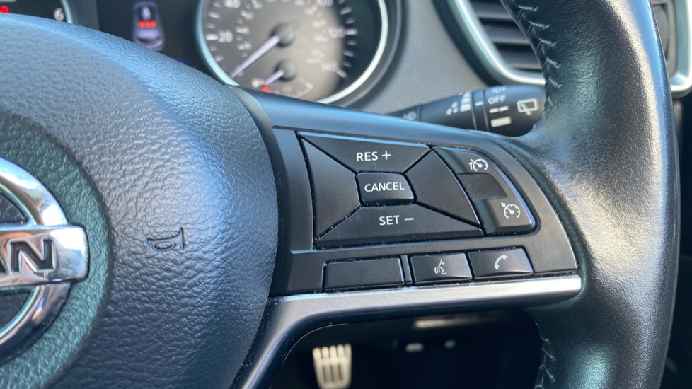 Nissan Qashqai 1.3 DiG-T Tekna 5dr Petrol Hatchback - Image 33