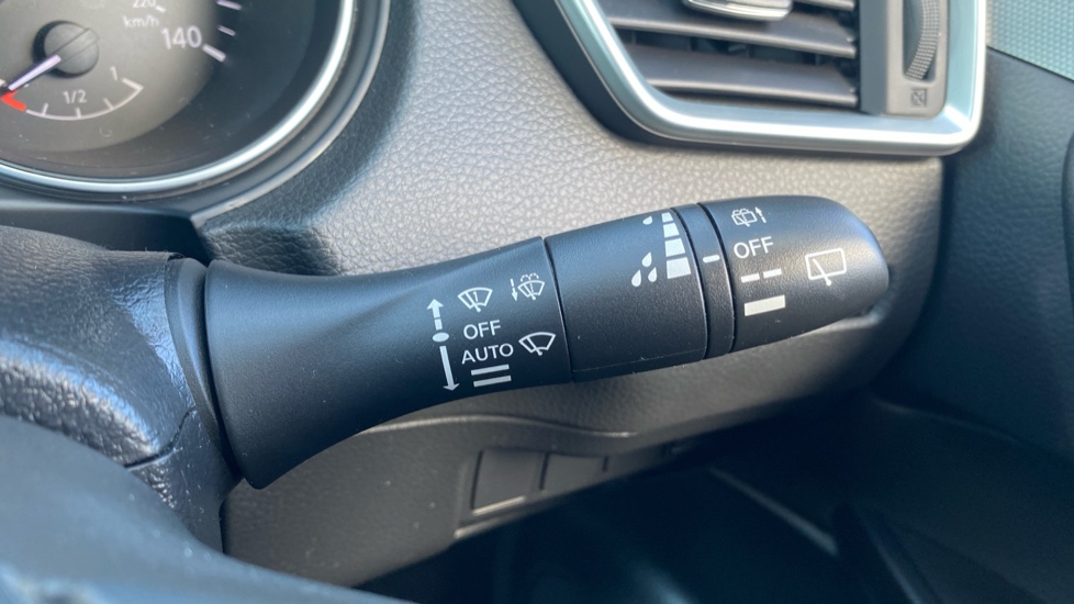 Nissan Qashqai 1.3 DiG-T Tekna 5dr Petrol Hatchback - Image 35