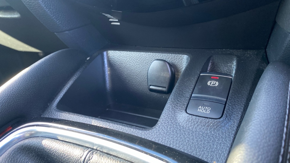 Nissan Qashqai 1.3 DiG-T Tekna 5dr Petrol Hatchback - Image 37