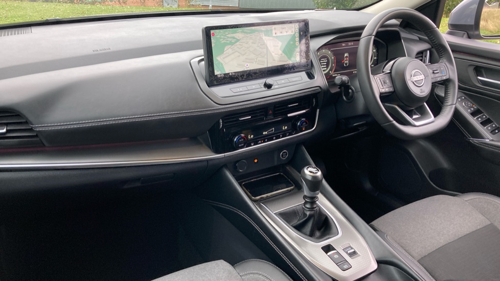 Nissan Qashqai 1.3 DiG-T MH N-Connecta 5dr Petrol Hatchback - Image 9