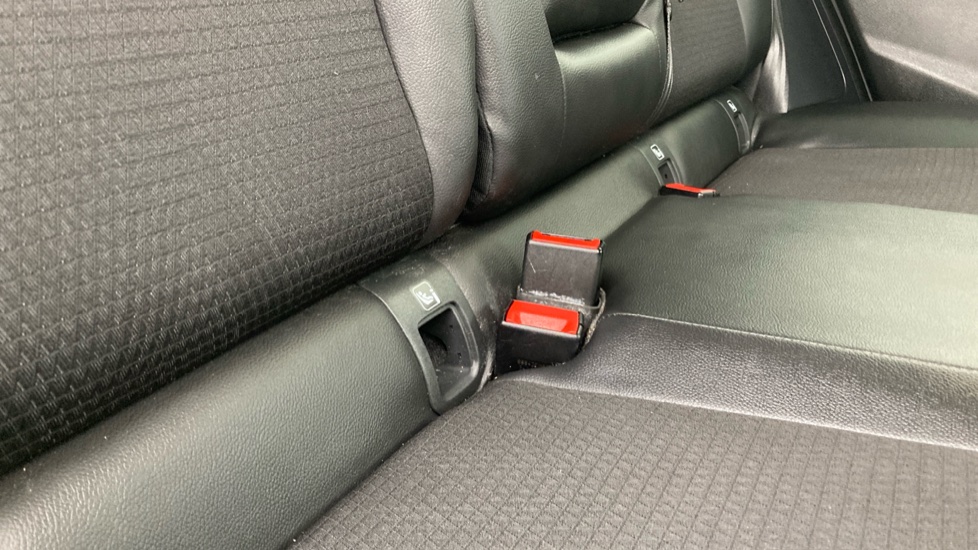 Nissan Qashqai 1.3 DiG-T MH N-Connecta 5dr Petrol Hatchback - Image 17