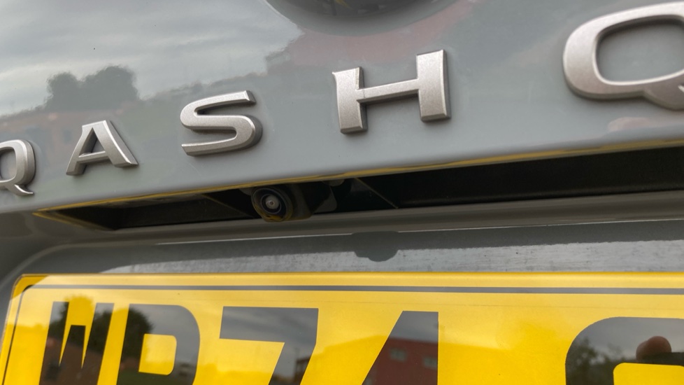 Nissan Qashqai 1.3 DiG-T MH N-Connecta 5dr Petrol Hatchback - Image 21