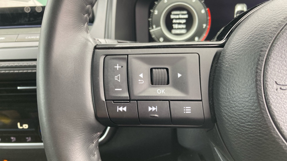 Nissan Qashqai 1.3 DiG-T MH N-Connecta 5dr Petrol Hatchback - Image 29