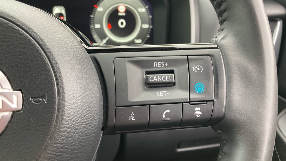 Nissan Qashqai 1.3 DiG-T MH N-Connecta 5dr Petrol Hatchback - Image 30