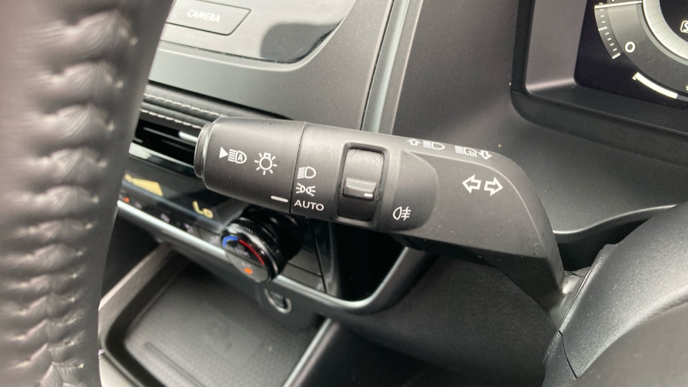 Nissan Qashqai 1.3 DiG-T MH N-Connecta 5dr Petrol Hatchback - Image 31
