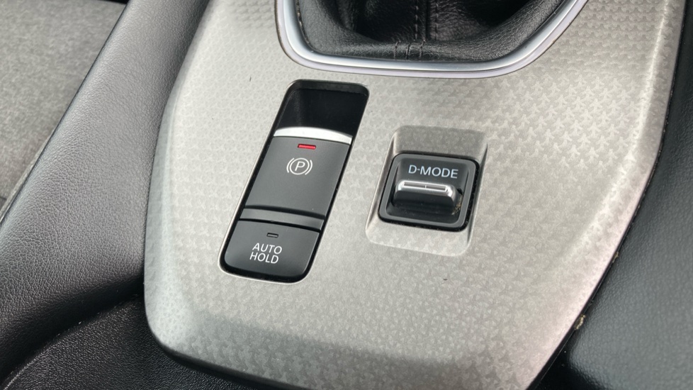Nissan Qashqai 1.3 DiG-T MH N-Connecta 5dr Petrol Hatchback - Image 34