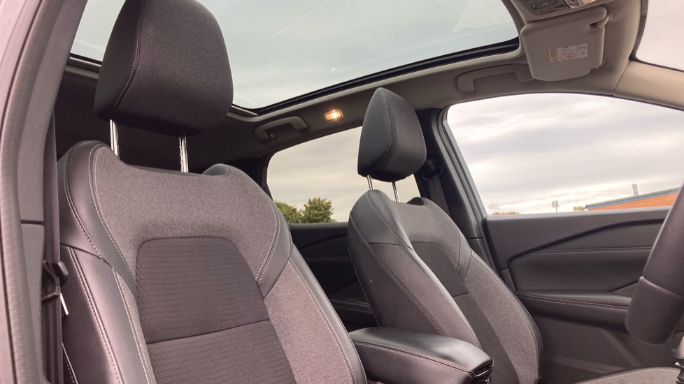 Nissan Qashqai 1.3 DiG-T MH N-Connecta 5dr Petrol Hatchback - Image 37