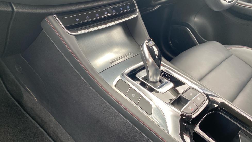 MG HS 1.5 T-GDI Excite 5dr DCT Petrol Hatchback - Image 13