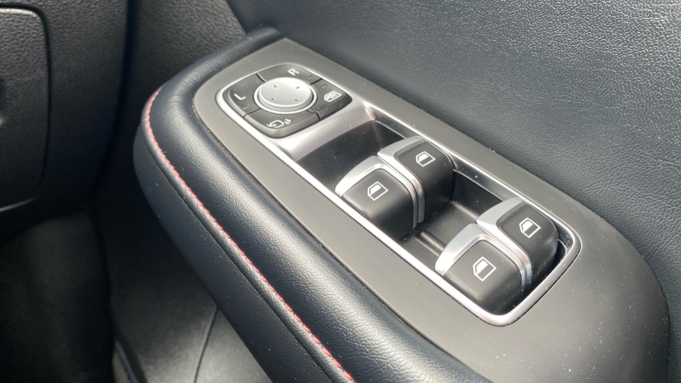 MG HS 1.5 T-GDI Excite 5dr DCT Petrol Hatchback - Image 32