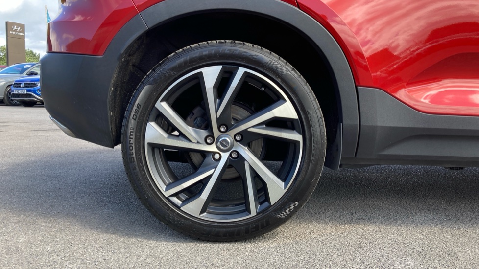 Volvo XC40 2.0 D3 R DESIGN Pro 5dr Diesel Estate - Image 7