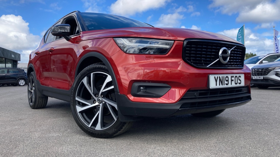 Volvo XC40 2.0 D3 R DESIGN Pro 5dr Diesel Estate - Image 8
