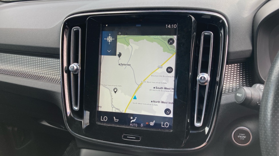 Volvo XC40 2.0 D3 R DESIGN Pro 5dr Diesel Estate - Image 12