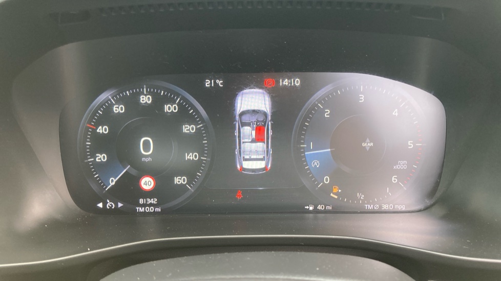 Volvo XC40 2.0 D3 R DESIGN Pro 5dr Diesel Estate - Image 18