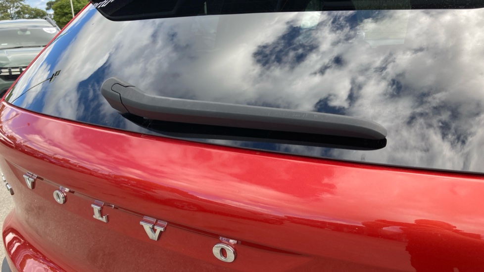 Volvo XC40 2.0 D3 R DESIGN Pro 5dr Diesel Estate - Image 23