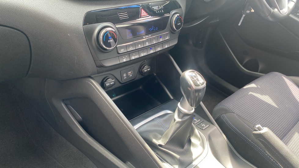 Hyundai TUCSON 1.7 CRDi Blue Drive SE Nav 5dr 2WD Diesel Estate - Image 13