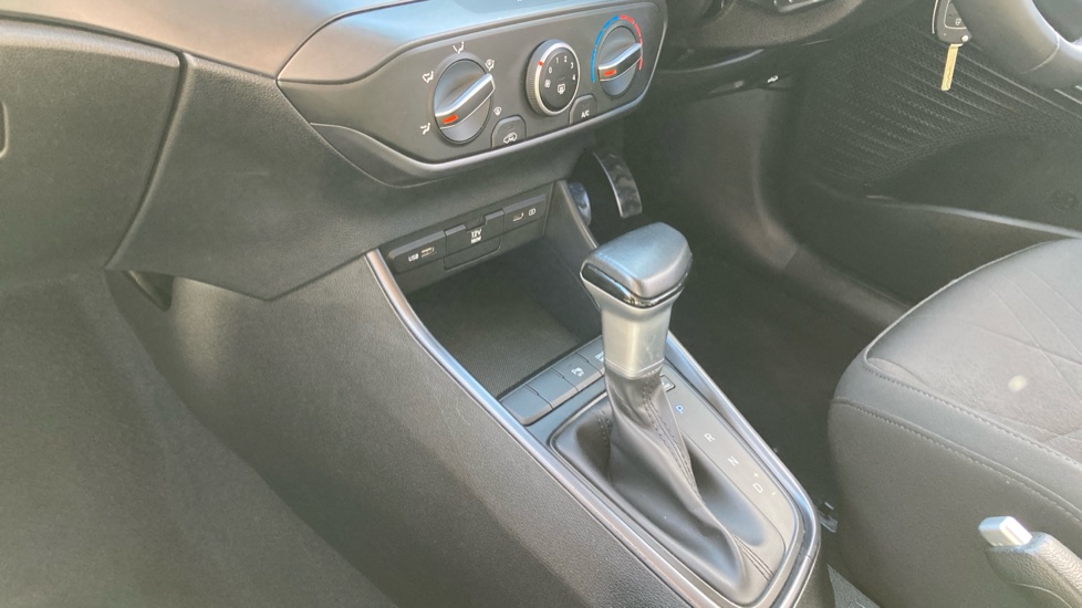 Hyundai BAYON 1.0 TGDi 48V MHEV SE Connect 5dr DCT Petrol Hatchback - Image 13