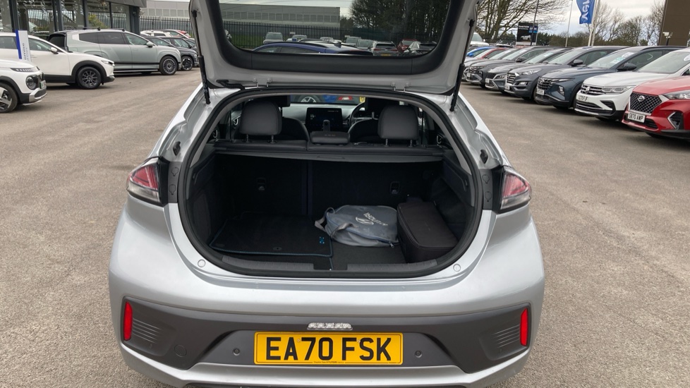 Hyundai IONIQ 1.6 GDi Plug-in Hybrid Premium SE 5dr DCT Hatchback - Image 4