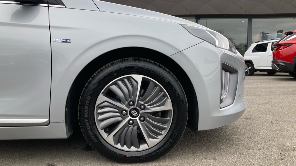 Hyundai IONIQ 1.6 GDi Plug-in Hybrid Premium SE 5dr DCT Hatchback - Image 7