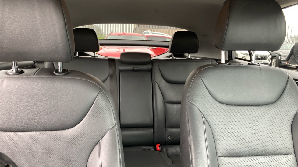Hyundai IONIQ 1.6 GDi Plug-in Hybrid Premium SE 5dr DCT Hatchback - Image 15