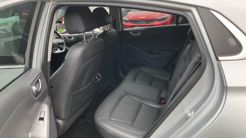 Hyundai IONIQ 1.6 GDi Plug-in Hybrid Premium SE 5dr DCT Hatchback - Image 16