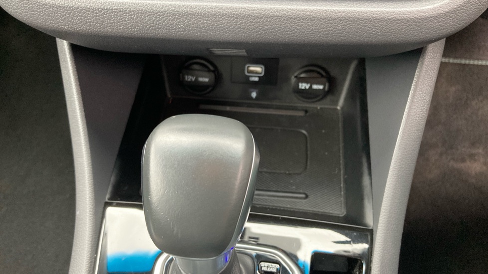 Hyundai IONIQ 1.6 GDi Plug-in Hybrid Premium SE 5dr DCT Hatchback - Image 27