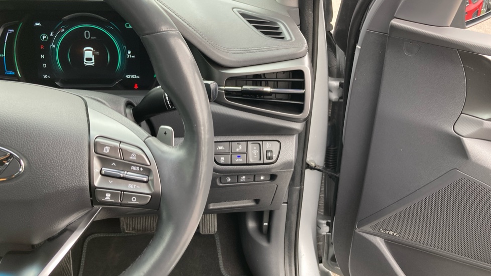Hyundai IONIQ 1.6 GDi Plug-in Hybrid Premium SE 5dr DCT Hatchback - Image 30