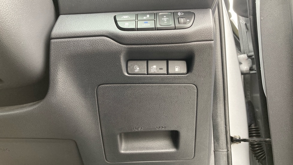Hyundai IONIQ 1.6 GDi Plug-in Hybrid Premium SE 5dr DCT Hatchback - Image 32