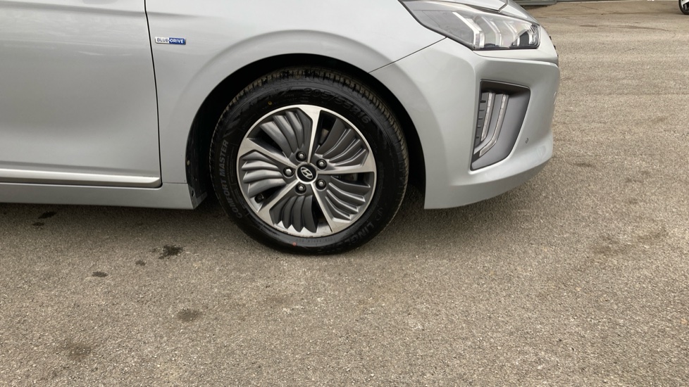 Hyundai IONIQ 1.6 GDi Plug-in Hybrid Premium SE 5dr DCT Hatchback - Image 35