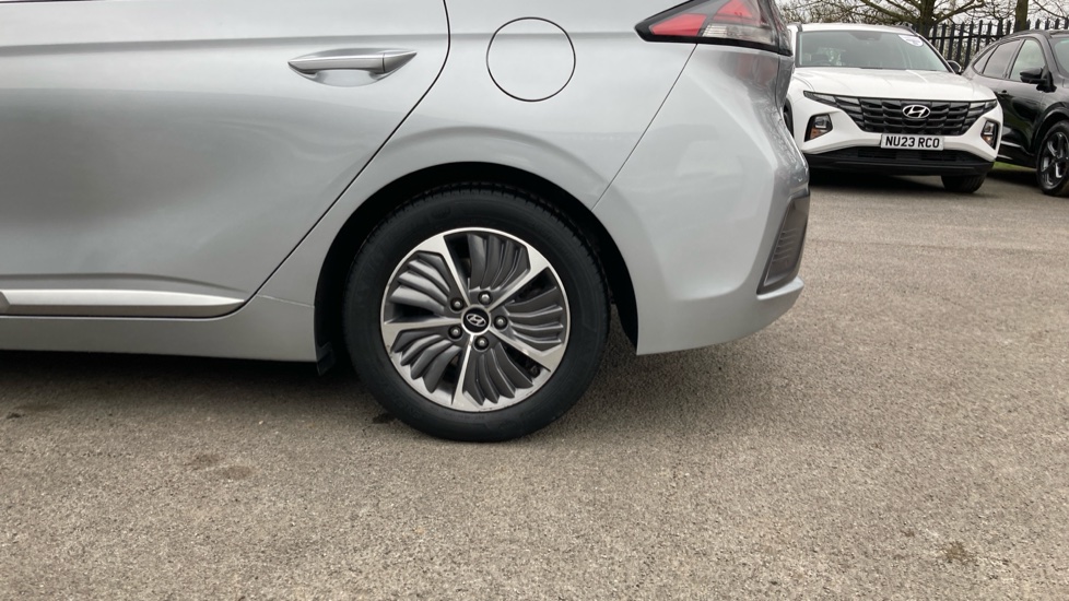 Hyundai IONIQ 1.6 GDi Plug-in Hybrid Premium SE 5dr DCT Hatchback - Image 37