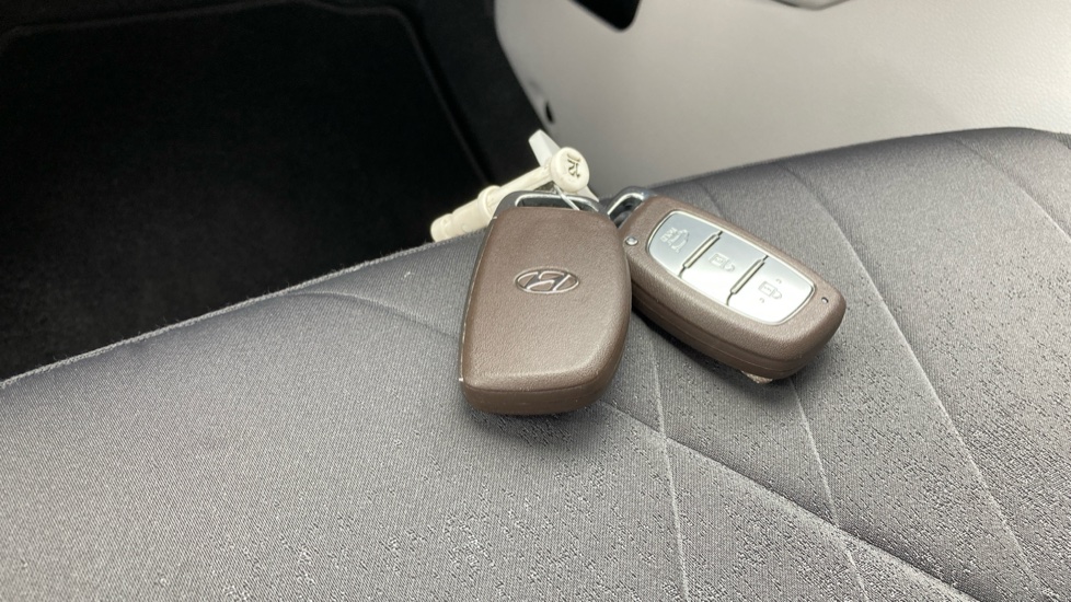 Hyundai BAYON 1.0 TGDi 48V MHEV Ultimate 5dr DCT Petrol Hatchback - Image 19