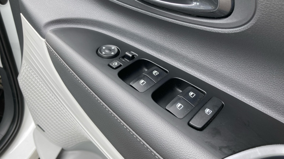 Hyundai BAYON 1.0 TGDi 48V MHEV Ultimate 5dr DCT Petrol Hatchback - Image 24