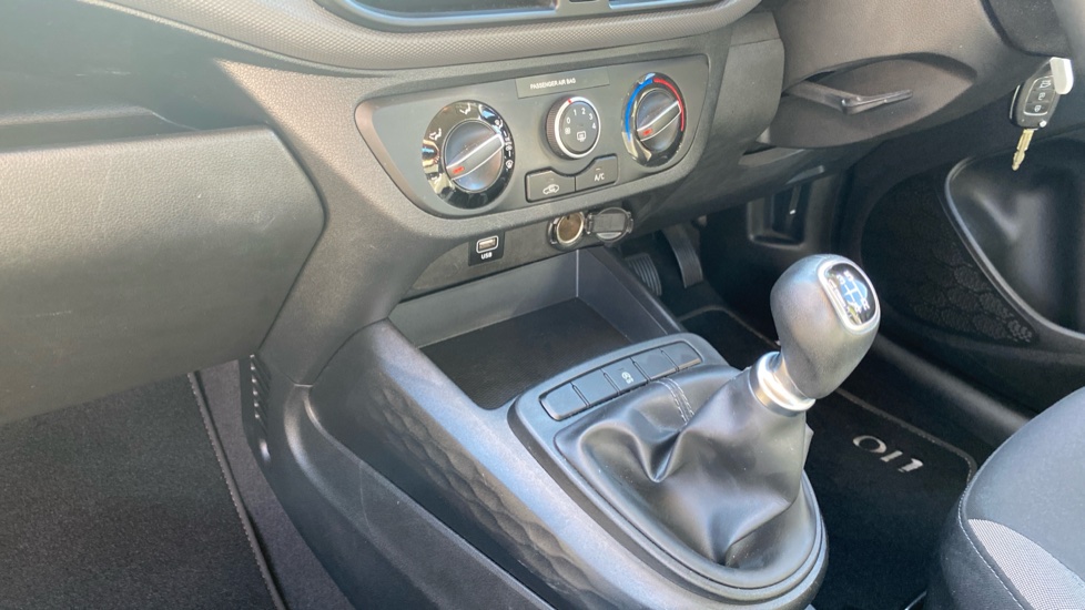 Hyundai i10 1.2 MPi SE Connect 5dr Petrol Hatchback - Image 13
