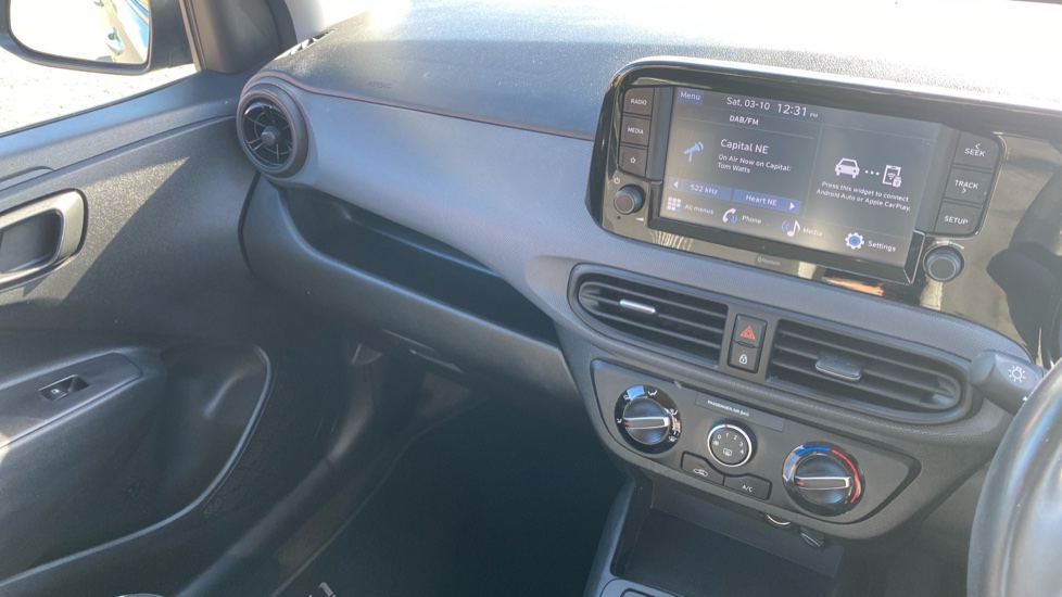 Hyundai i10 1.2 MPi SE Connect 5dr Petrol Hatchback - Image 14