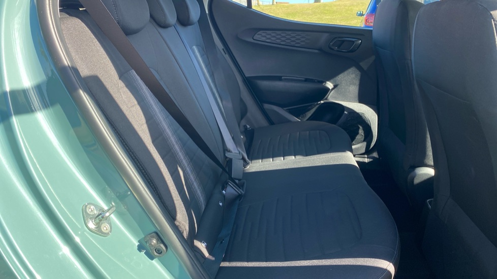 Hyundai i10 1.2 MPi SE Connect 5dr Petrol Hatchback - Image 16