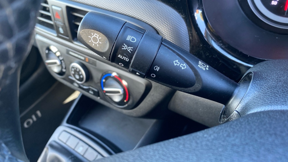 Hyundai i10 1.2 MPi SE Connect 5dr Petrol Hatchback - Image 27