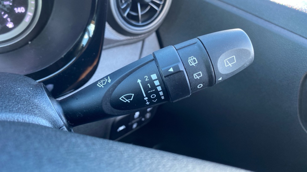 Hyundai i10 1.2 MPi SE Connect 5dr Petrol Hatchback - Image 28