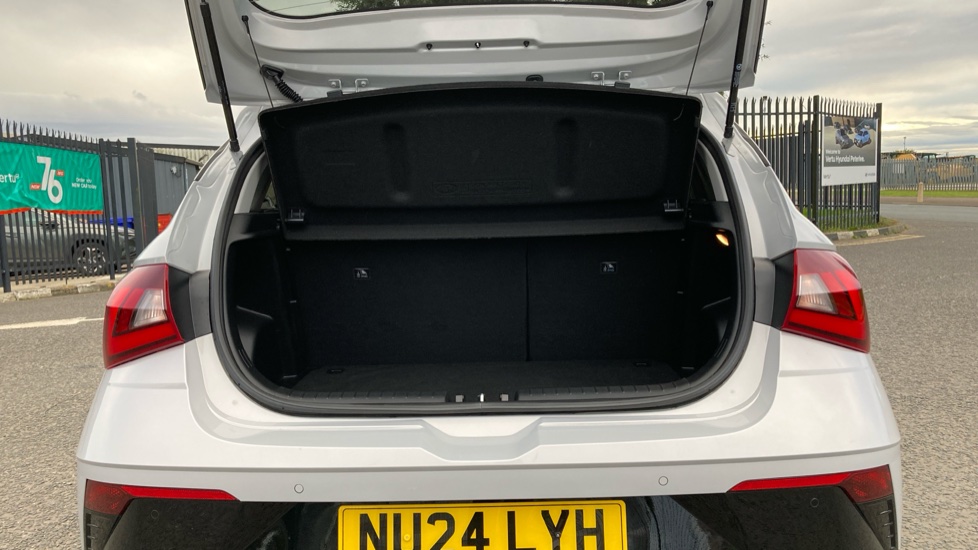 Hyundai i20 1.0T GDi Premium 5dr Petrol Hatchback - Image 4
