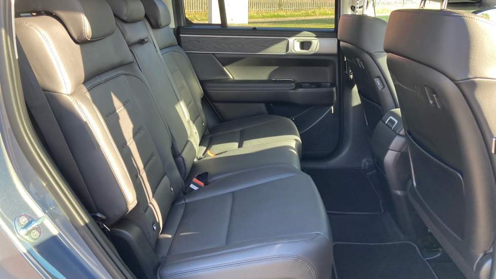 Hyundai SANTA FE 1.6 TGDi Plug-in Hybrid Premium 5dr 4WD Auto Estate - Image 16
