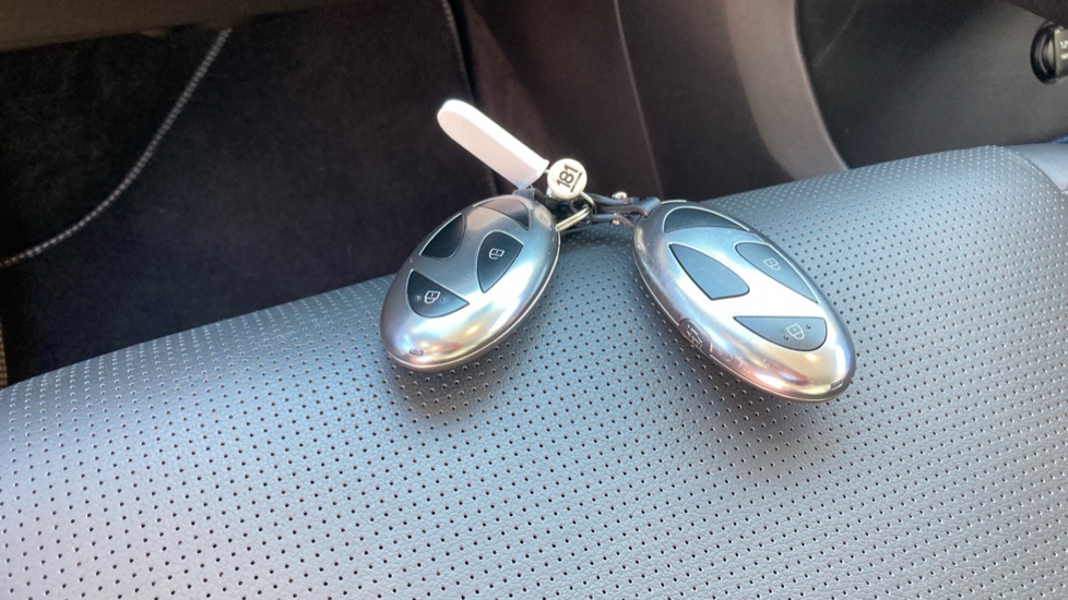 Hyundai SANTA FE 1.6 TGDi Plug-in Hybrid Premium 5dr 4WD Auto Estate - Image 19