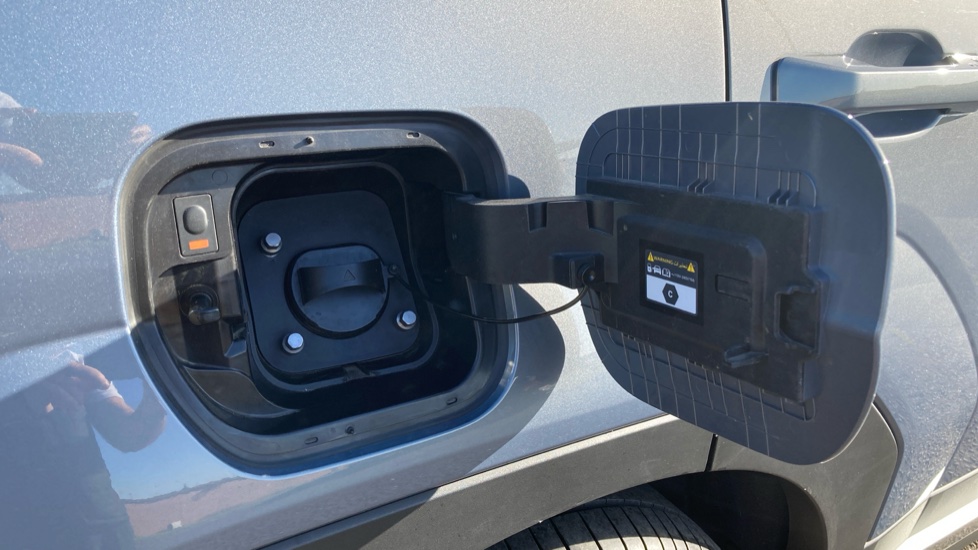 Hyundai SANTA FE 1.6 TGDi Plug-in Hybrid Premium 5dr 4WD Auto Estate - Image 24