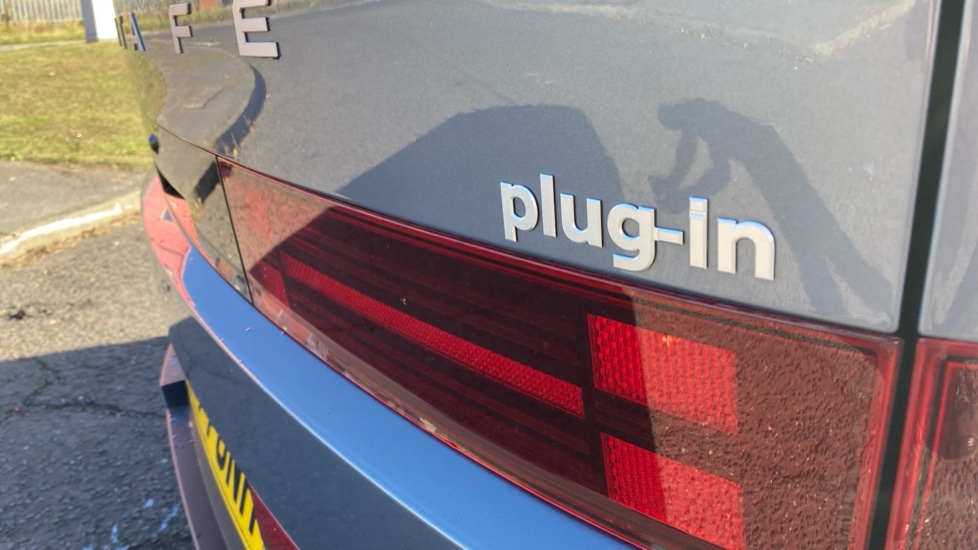 Hyundai SANTA FE 1.6 TGDi Plug-in Hybrid Premium 5dr 4WD Auto Estate - Image 25
