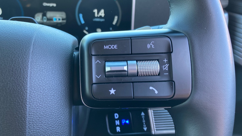 Hyundai SANTA FE 1.6 TGDi Plug-in Hybrid Premium 5dr 4WD Auto Estate - Image 31
