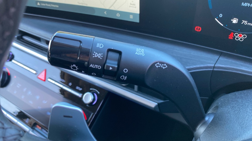Hyundai SANTA FE 1.6 TGDi Plug-in Hybrid Premium 5dr 4WD Auto Estate - Image 32