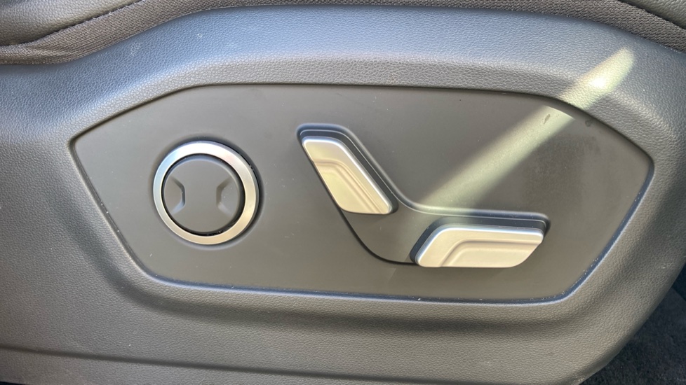 Hyundai SANTA FE 1.6 TGDi Plug-in Hybrid Premium 5dr 4WD Auto Estate - Image 40