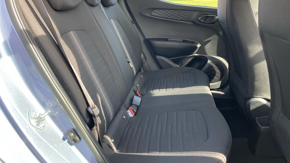 Hyundai i10 1.0 [63] Advance 5dr [Nav] Petrol Hatchback - Image 16