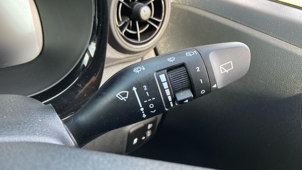 Hyundai i10 1.0 [63] Advance 5dr [Nav] Petrol Hatchback - Image 30