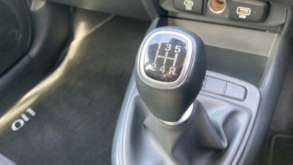 Hyundai i10 1.0 [63] Advance 5dr [Nav] Petrol Hatchback - Image 31